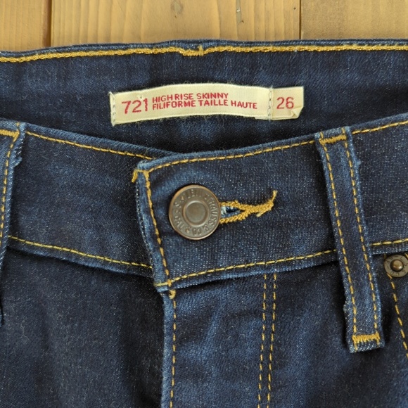 Levi’s 721 premium Women’s High Rise Dark Wash Skinny Jeans SZ 26W/30L - Picture 2 of 16